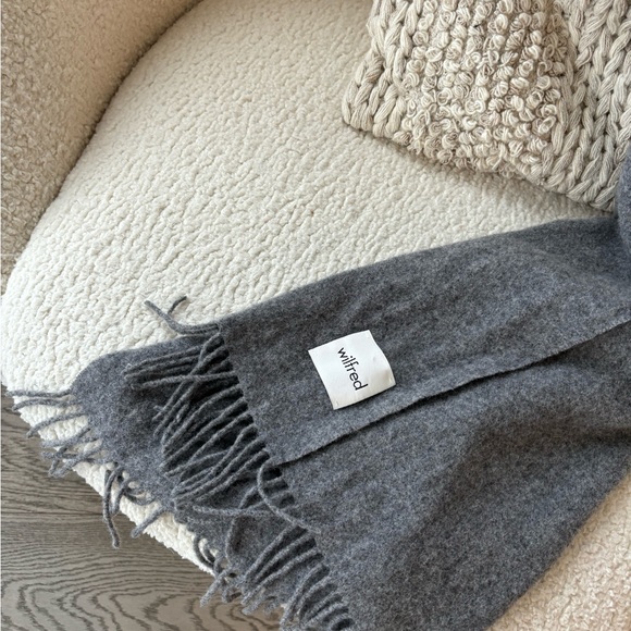 SOLD Wilfred Heather Charcoal 100%Wool Laine - Picture 2 of 5